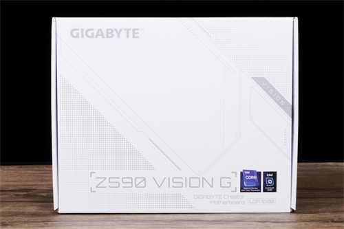 GIGABYTE Z590 VISION G开箱测试/简洁白色外观、内容创作者务实功能导向
