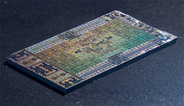 著名硬件摄影师分享索尼PS5 SoC芯片的奇妙影像