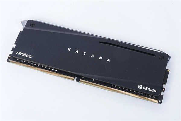 Antec KATANA武士刀DDR4 3200 8Gx2/搭载J-Die的优质超频效能、ARGB 刃の光影强势来袭