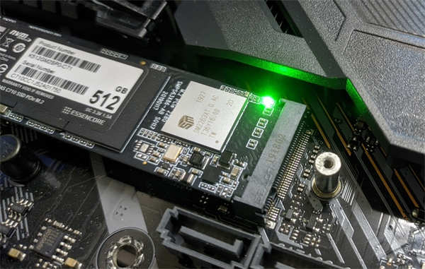 KLEVV CRAS C710 M.2 512GB测试报告/5年保固、平价NVMe SSD装机首选